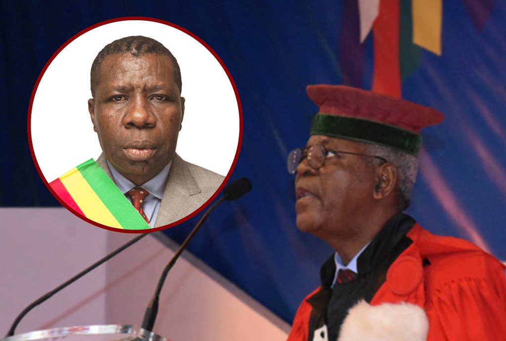 Un académicien s'exprime lors d'un discours, avec un autre académicien en médaillon à l'arrière-plan.