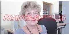 Portrait d'une femme avec des cheveux blonds, assise dans un bureau avec des étagères en arrière-plan. Le texte 'FRANCE-ANTILLES' est superposé sur l'image.