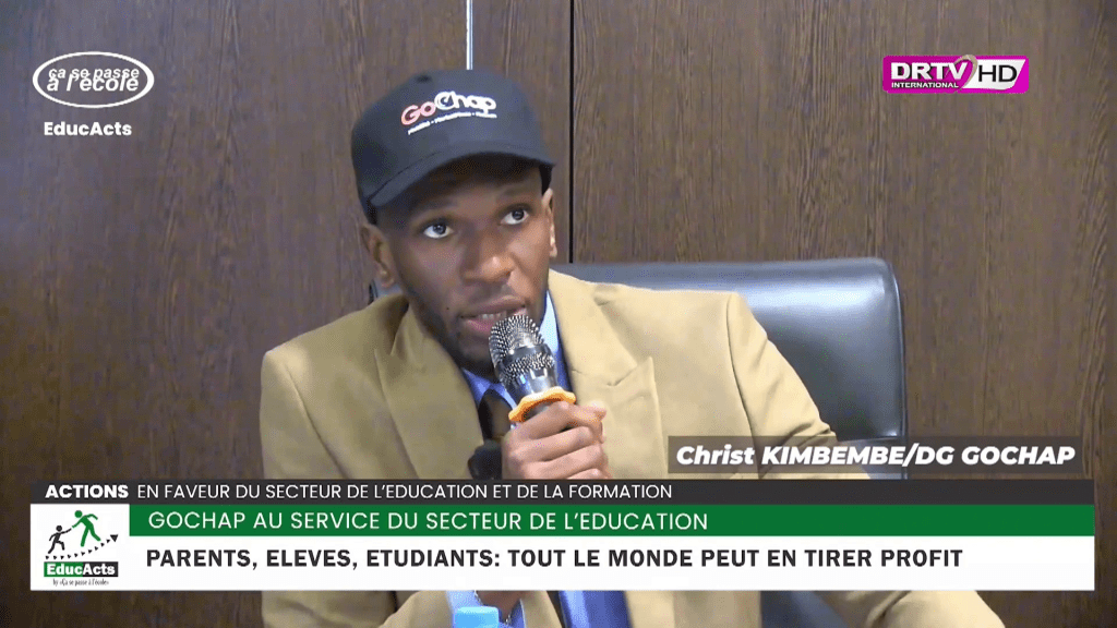 Christ KIMBEMBE, directeur général de GoChap, lors d'une conférence de presse, parlant de l'impact de l'application sur le secteur éducatif.
